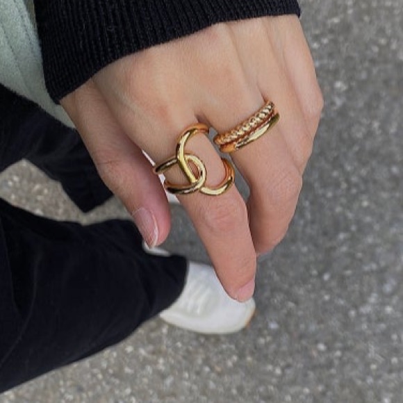 Twisted adjustable ring - Picture 2 of 5